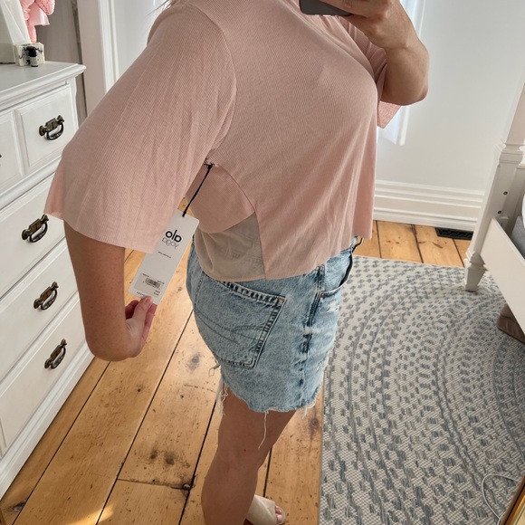 NWT Alo Yoga T-Shirt size Medium in Nectar - Picture 7 of 12